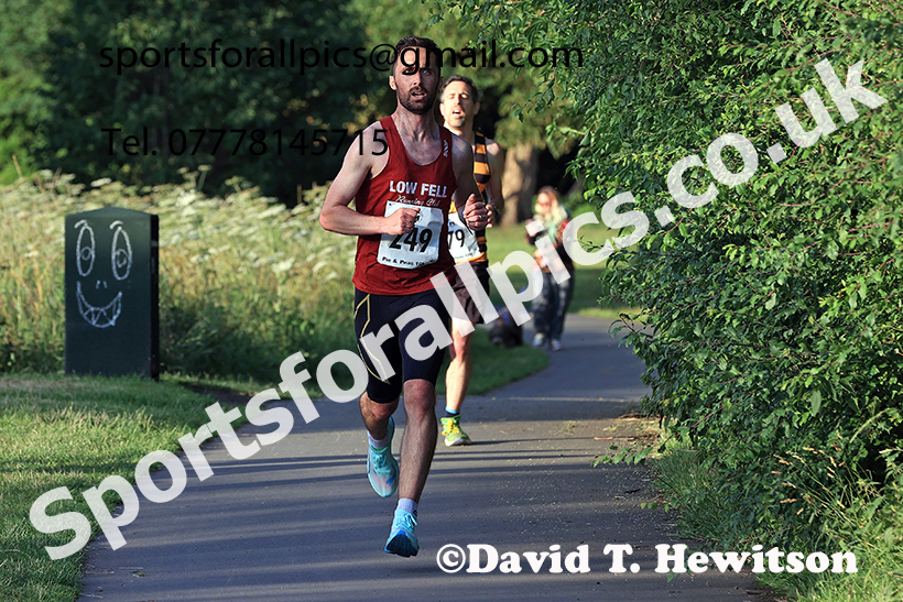 The 2025 Tynedale Pie n Peas 10k Road Race, Ovington to Low Prudhoe, Northumberland. Photo: David T. Hewitson/Sports for All Pics